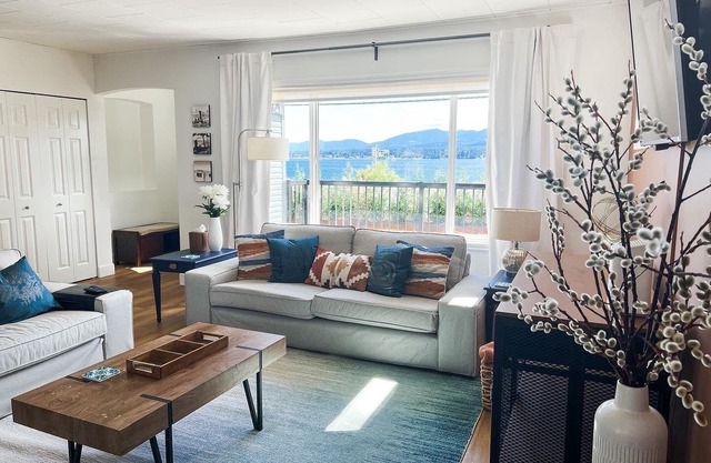 Newly renovated oceanside and mountain view bungalow