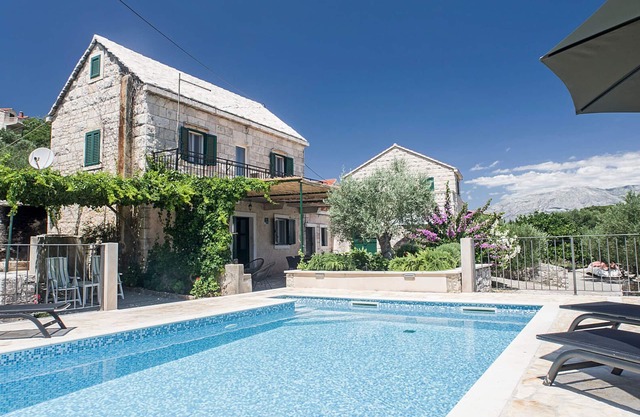 Newly renovated old stone house with private pool