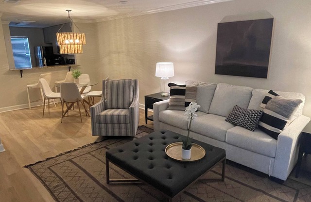 Newly renovated! Oxford Condo - Old Taylor Place - Walk to Square and Campus