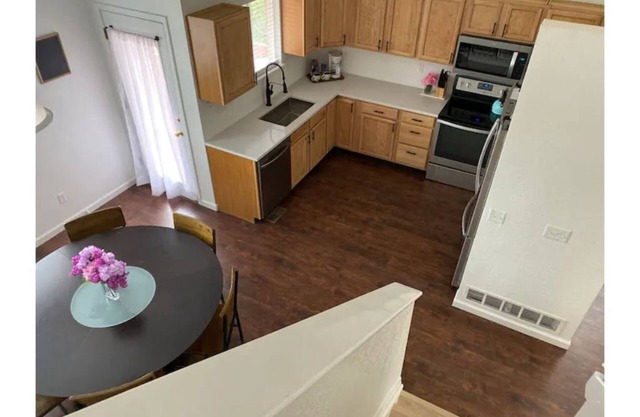 🏠 NEWly renovated, Private & Spacious Home