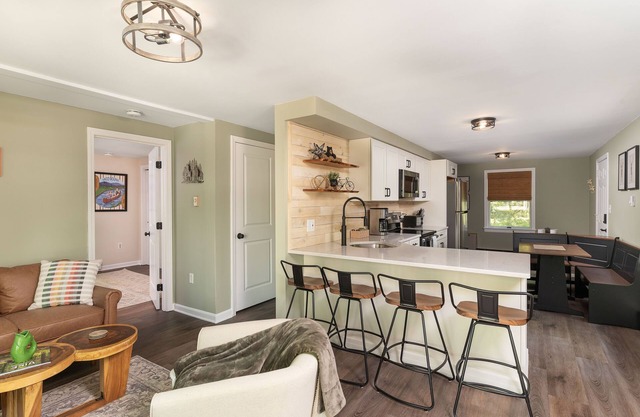 Newly Renovated Private Home-minutes from Outlets and Skiing
