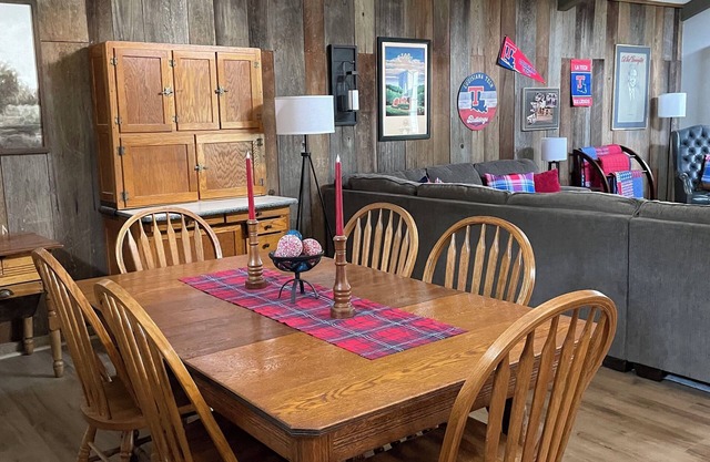 Newly Renovated Space for up to 12 in Ruston near LA Tech