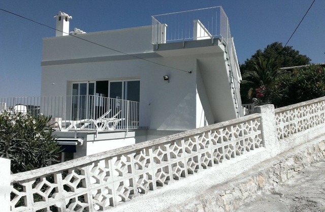 Newly renovated Top Floor Apartment with spectacular views and private pool