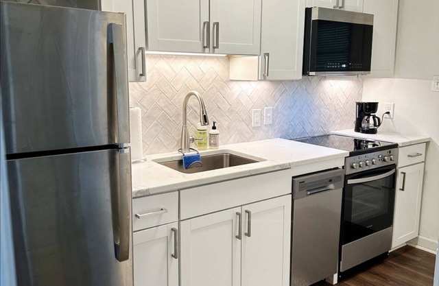 Newly renovated unit in Village District