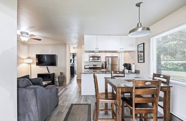 Newly Renovated Unit: Contemporary Interiors, Minutes from Fine Dining & Wold Class Skiing!