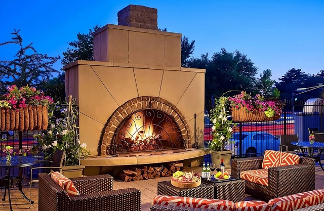 Newly-renovated Unit w/Parking! Pets Are Welcome! W/Pool & Cinema Onsite!