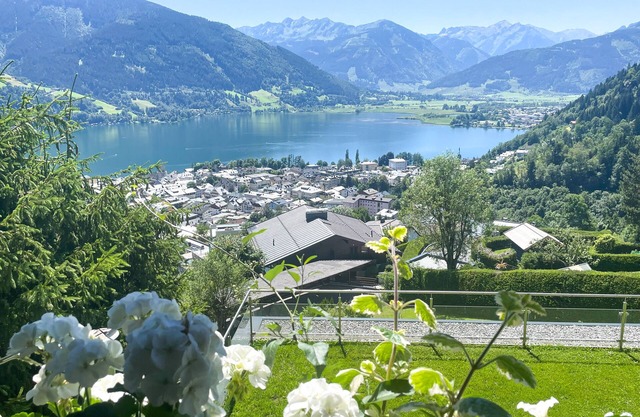 Newly renovated vacation apartment with fantastic lake view