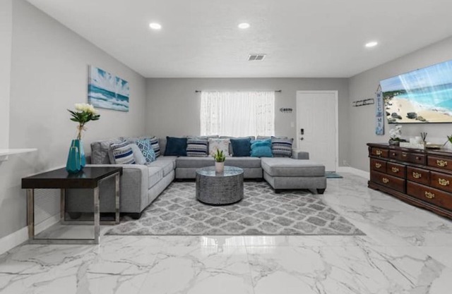 NEWLY! Spacious Beach Modern Home in Heart of MB