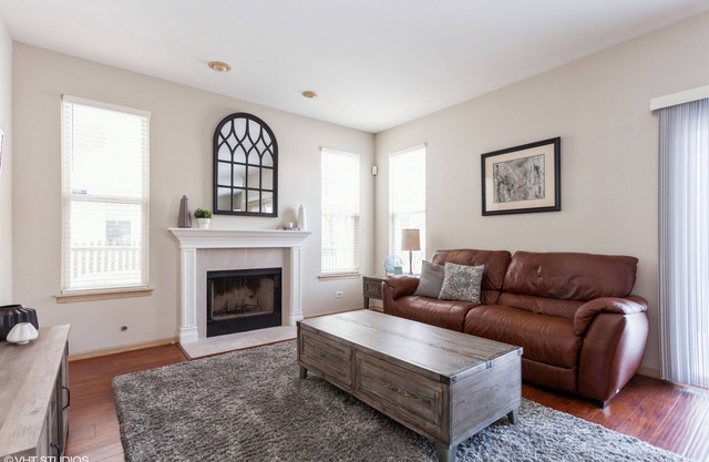 Newly Updated - Close to Everything - Naperville!