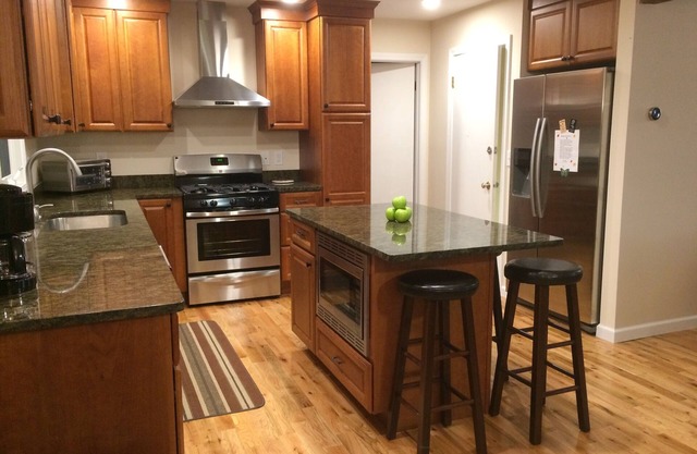 Newly updated Ski House w/Outdoor Hot Tub & Game room