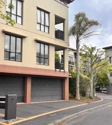 newmarket fully furnished 2 bedrooms