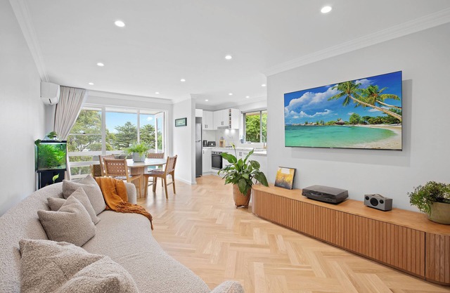 Newport Apartment w/water views
