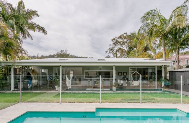 Newport Hampton's Beach House.- Tropical Pool!