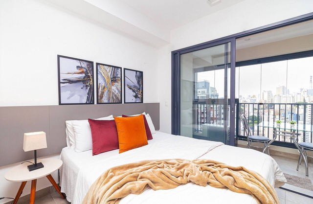 Next AV. Paulista and Sirio Libanes | balcony | AC