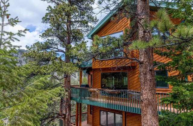 Next to Rocky Mtn Natl Pk Luxury Vacation Home Views & River Spotless [Specials]