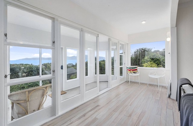 Nga Karoro - Raumati Beach Holiday Home