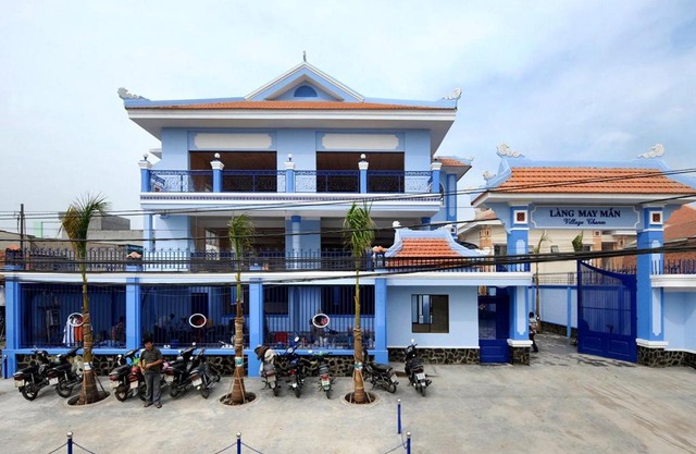 Nhà Khách Làng May Mắn - Village Chance