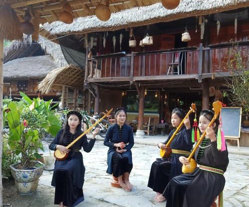 Nhà Lá Homestay