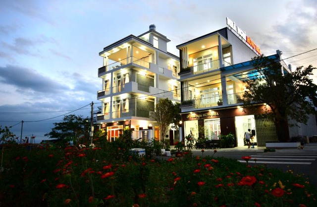 Nhà nghỉ Hùng Hoa