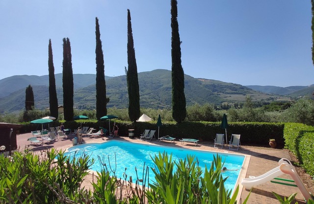 NICCIANO: Two-room apartment in farmhouse with swimming pool, Marmore Falls