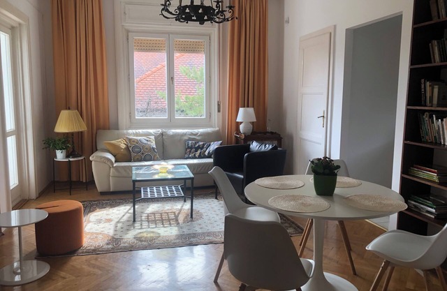 Nice 2 bedroom apartment on Buda, very close to the city center
