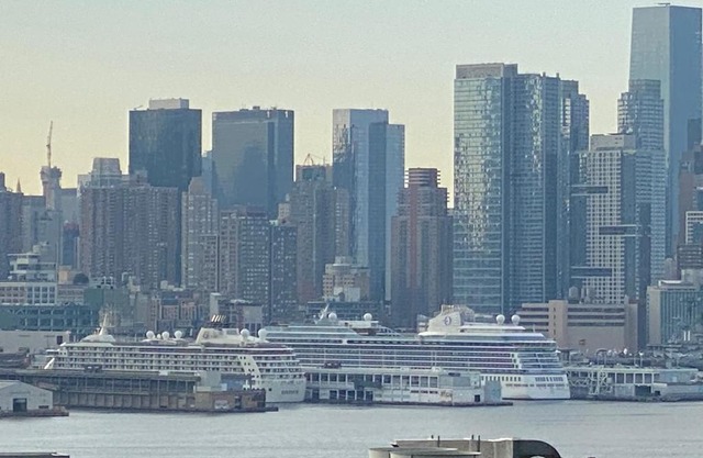 Nice 2 bedrooms, Massage Seat, close to New York, THE BEST CHOICE!
