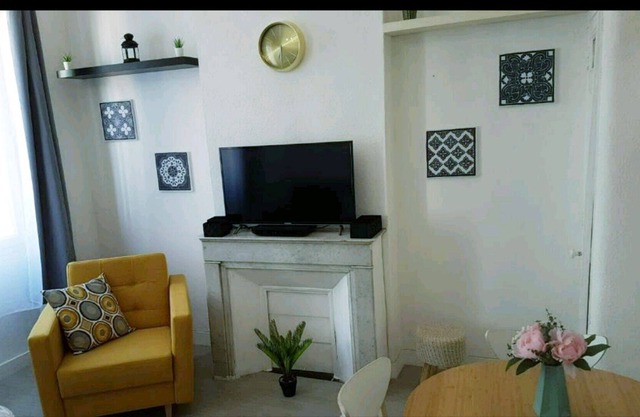 Nice 2 rooms bd Baille 13005