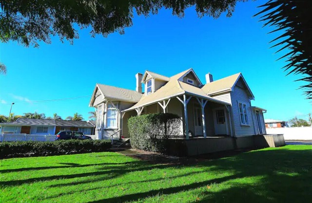 Nice 5 bedrooms villa BNB at Whangarei Town center. Next to supermarket/schools