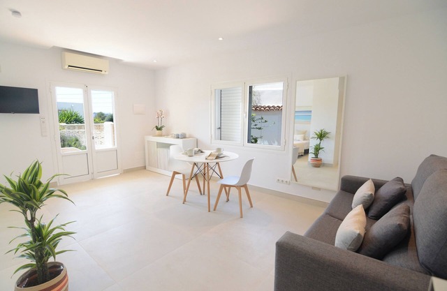 Nice and quiet apartments located 100 meters from the beach