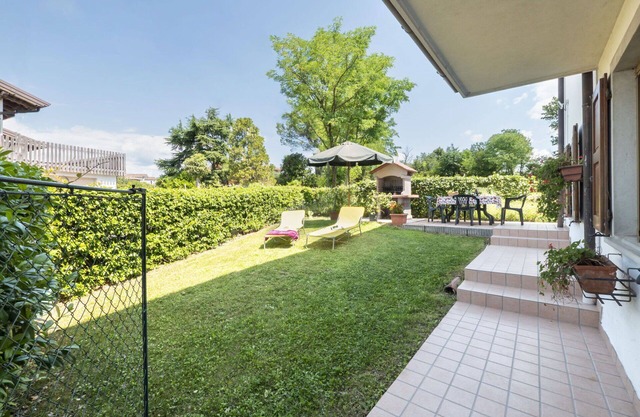 Nice apartment in villa for 6 people with TV, patio and parking