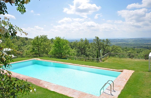 Nice apartment for 3 people with pool, WIFI, pets allowed, panoramic view and parking