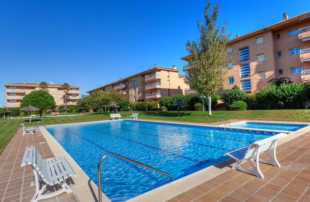 Nice apartment for 6 people with WIFI, pool, TV, terrace and parking