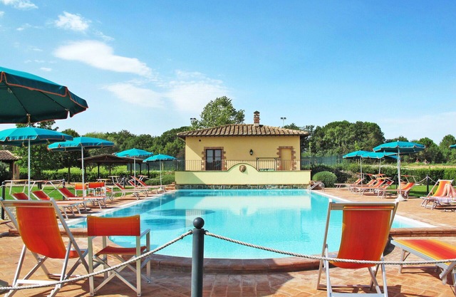 Nice apartment for 2 people with A/C, WIFI, pool, TV, patio, pets allowed and parking