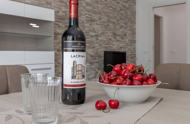 Nice apartment for 6 guests with WIFI, TV and balcony, close to Ancona