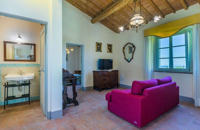 Nice apartment with pool, A/C, WIFI, TV, patio, pets allowed, panoramic view and parking
