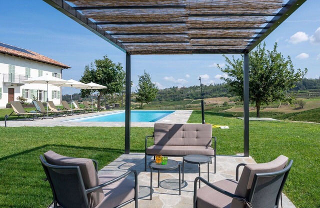 Nice apartment in villa for 4 guests with pool, WIFI, A/C, TV, terrace, panoramic view and parking