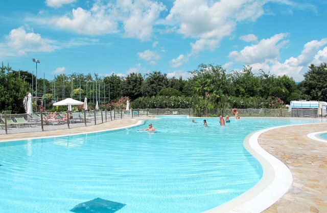 Nice apartment for 8 people with A/C, hot tub, pool, WIFI, TV, terrace and parking