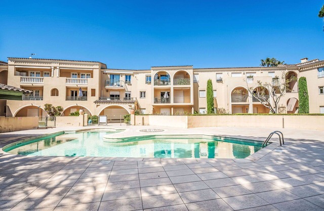 Nice apartment for 4 people with WIFI, pool, A/C, TV and balcony