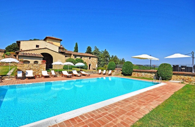 Nice apartment for 4 guests with WIFI, A/C, pool, TV and pets allowed, close to Greve In Chianti