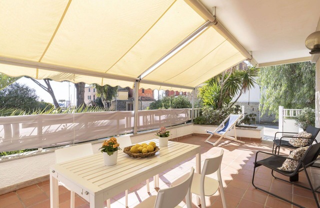 Nice apartment for 6 people with WIFI, TV, terrace, pets allowed and parking