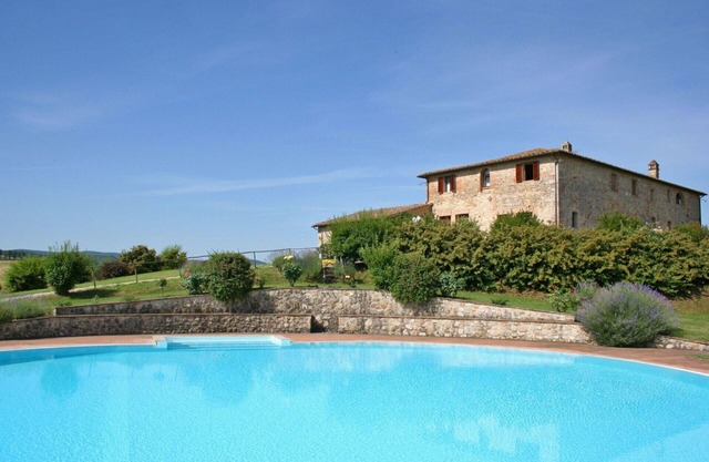 Nice apartment for 2 guests with pool, WIFI, panoramic view and parking, close to Siena
