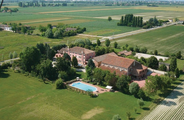 Nice apartment in Pontecchio Pol. (RO)