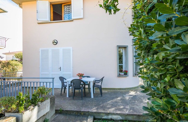 Nice apartment for 2 guests with WIFI, TV, terrace, pets allowed and parking