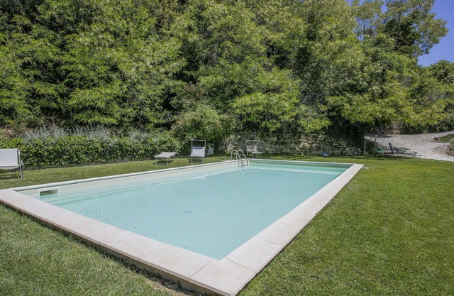 Nice apartment in villa for 3 guests with WIFI, pool, TV, pets allowed and parking