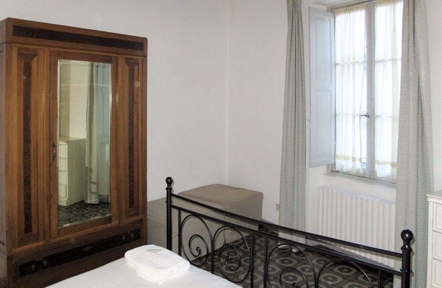Nice apartment for 5 people with WIFI, TV, pets allowed and parking