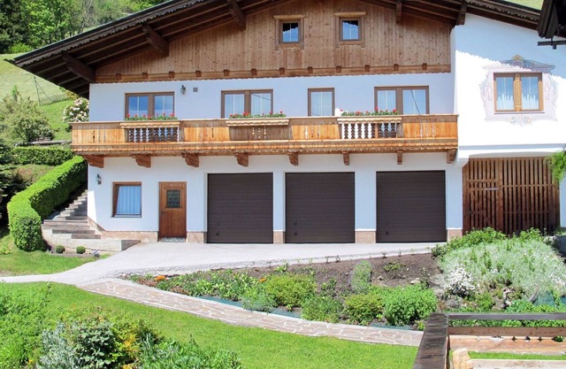 Nice apartment for 5 people with WIFI, TV, patio and parking