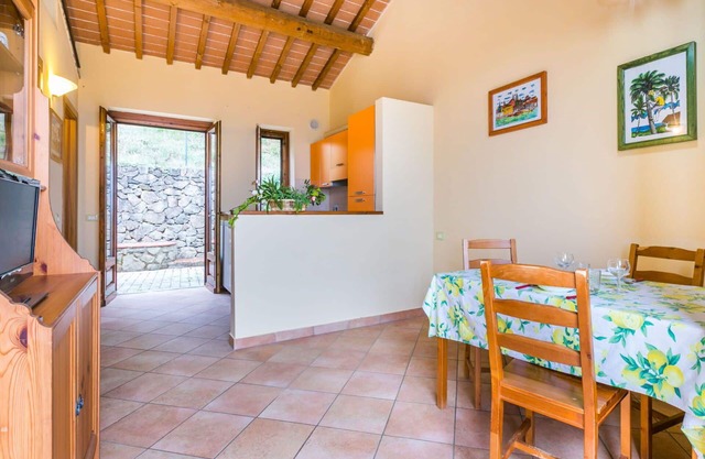 Nice apartment for 2 guests with WIFI, pool, TV, terrace, pets allowed, panoramic view and parking
