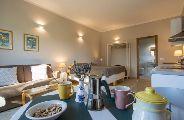 Nice apartment for 2 people with WIFI, A/C, pool, pets allowed and parking