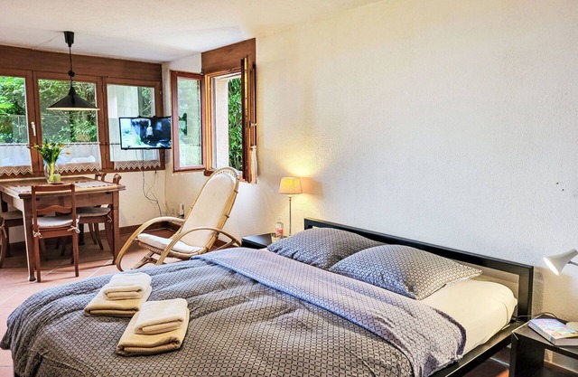 Nice apartment for 2 people with TV, patio, pets allowed, panoramic view and parking