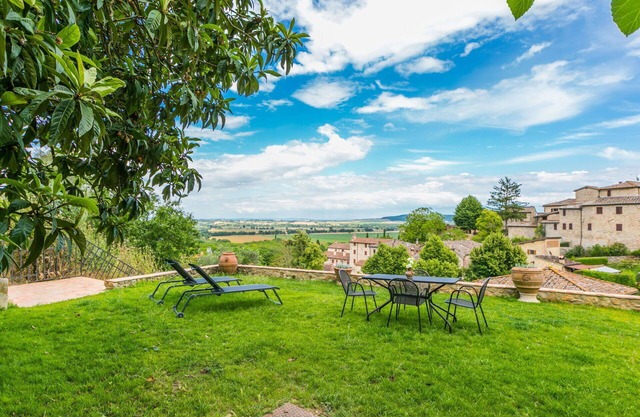 Nice apartment for 3 people with WIFI, TV, patio, pets allowed, panoramic view and parking